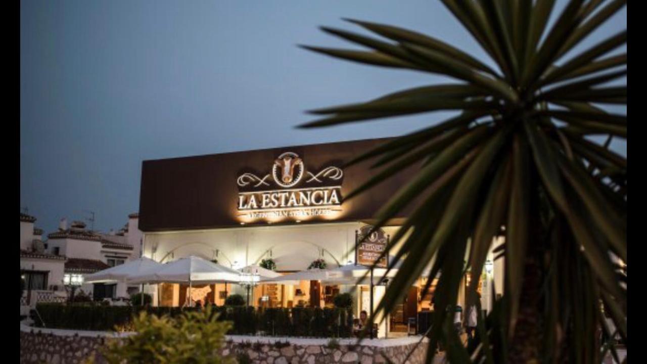 Mijas Costa - Beachside Apartment-B Sitio de Calahonda 외부 사진