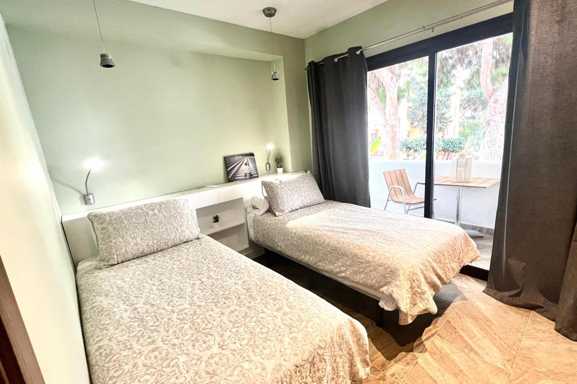 Mijas Costa - Beachside Apartment-B Sitio de Calahonda 외부 사진