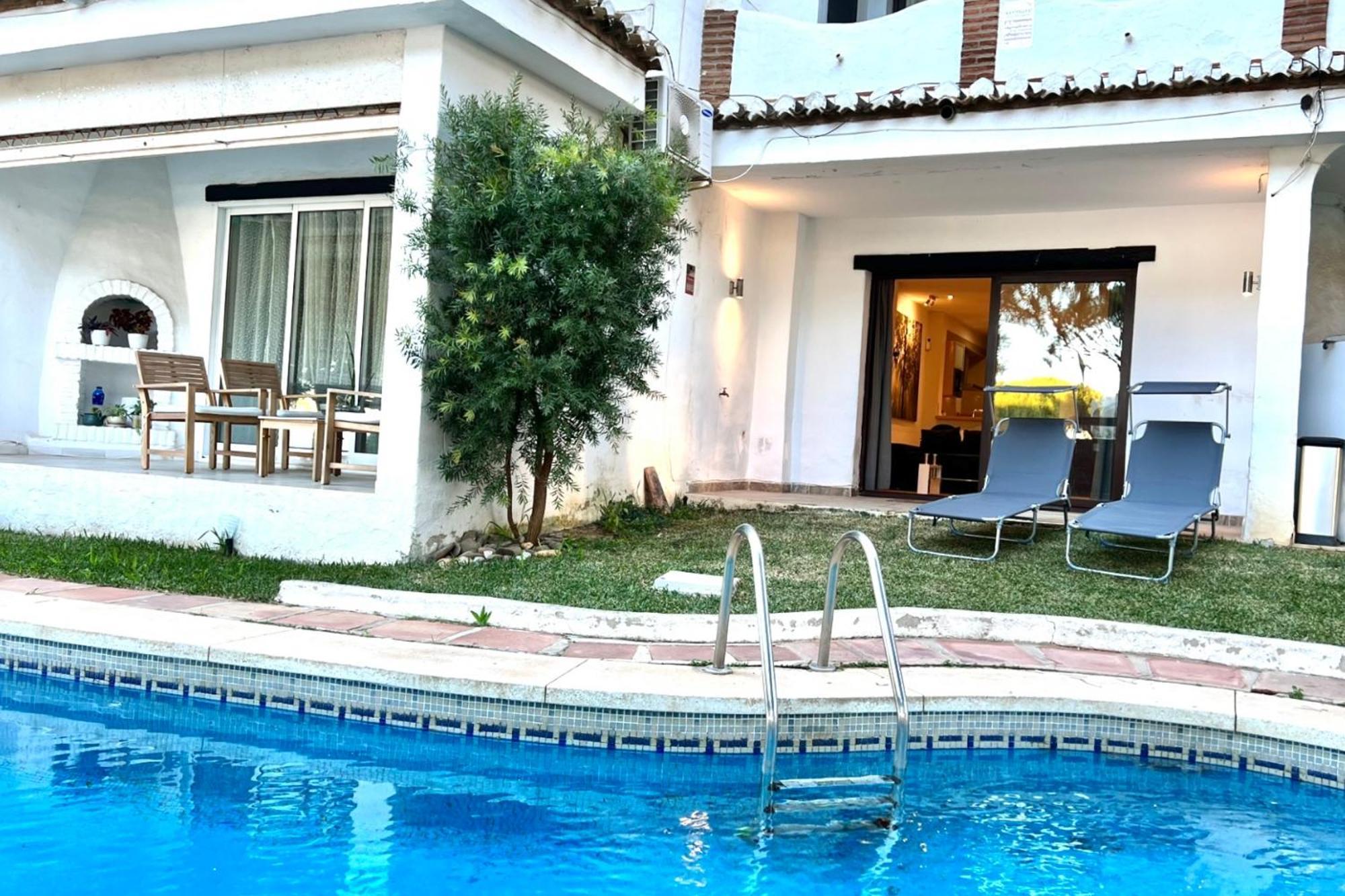 Mijas Costa - Beachside Apartment-B Sitio de Calahonda 외부 사진